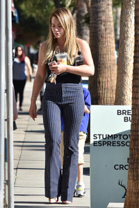 55062677_vn_hilary_duff__833409.jpg