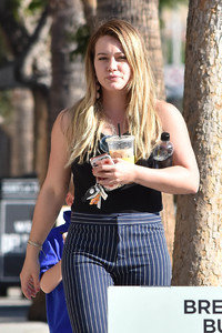 55062679_vn_hilary_duff__833411.jpg