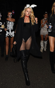 55294471_hqcelebcorner-1.jpg