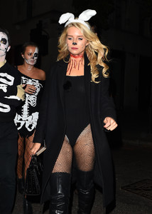 55294532_hqcelebcorner-10.jpg