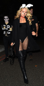 55294538_hqcelebcorner-11.jpg