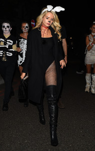 55294559_hqcelebcorner-13.jpg