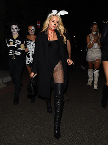 55294569_hqcelebcorner-14.jpg