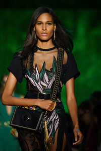 Cindy+Bruna+Elie+Saab+Runway+Paris+Fashion+80MlJIbRiuVx.jpg