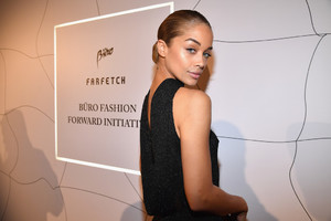 Jasmine+Sanders+Buro+24+7+X+Farfetch+Fashion+RYpTkpfnT-Xx.jpg
