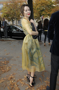 Ulyana+Sergeenko+PFW+Arrivals+Miu+Miu+AgWG7hx8A0Yx.jpg