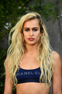 Alice+Dellal+Chanel+Photocall+Paris+Fashion+OE9RE3QgJ0Lx.jpg