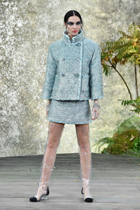 Maria+Clara+Boscono+Chanel+Runway+Paris+Fashion+sbXNJ_WL1W5x.jpg