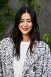 Liu+Wen+Chanel+Photocall+Paris+Fashion+Week+vnEqRKa6MSox.jpg