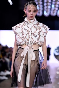 Moncler+Gamme+Rouge+Runway+Paris+Fashion+Week+hUiR8-LmMg3l.jpg