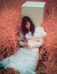 59d52ff7affc5_VogueChinaOctober2017-4.thumb.jpg.fbcffd73302d8474df213a304dd5bd74.jpg