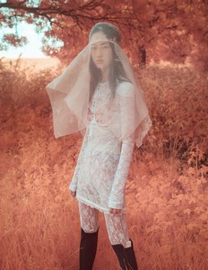 59d53001e1b25_VogueChinaOctober2017-7.thumb.jpg.e281bfff6bba8479786528eaa9236570.jpg
