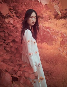 59d5301bc3f26_VogueChinaOctober2017-13.thumb.jpg.3246150829ec0cf843b1839cc5ba7b1b.jpg
