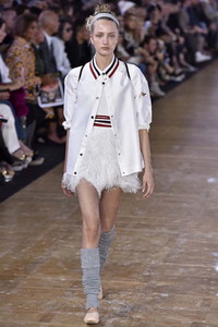 59d6ff216724c_MonclerSS2018PFW1.thumb.jpg.890efc1cf65f3e5493acfc78e1e9921d.jpg