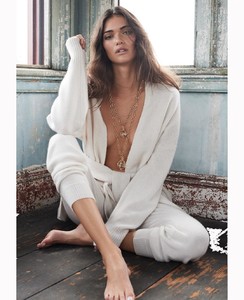 59dd68a777cad_sophiareynallipmannakedcashmere2.thumb.jpg.5740206800e5a73835e9f117209accd0.jpg