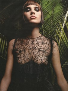 59de3c9b565ab_voguerussia122006alisonnix04.thumb.jpg.5eb8a89b5449b7a519f2bfe045363484.jpg