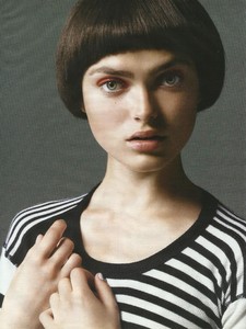 59df9a341184f_voguerussia122006sophievlaming03.thumb.jpg.20af7c17f0021ed6502c8e3ef8533ff5.jpg
