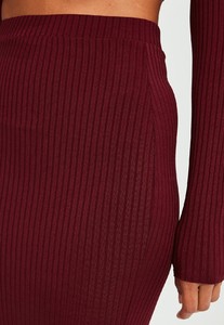 burgundy-ribbed-midaxi-skirt 2.jpg