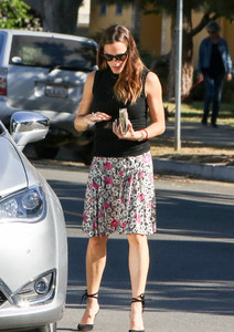 Jennifer+Garner+out+and+about+v4f_RXlP60Kx.jpg