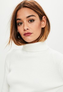 white-ribbed-crop-knitted-top 2.jpg