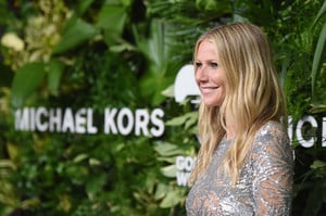 Gwyneth+Paltrow+God+Love+Deliver+Golden+Heart+Rw4HOHAcFg0x.jpg