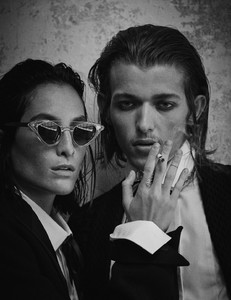 59ea3efdc0d2a_VogueGermanyNovember201714.thumb.jpg.63776a9ae4a1038d0b0073049e12d56d.jpg