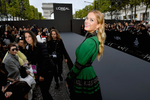 Petra+Nemcova+Le+Defile+L+Oreal+Paris+Front+kRYnn-0AHVqx.jpg