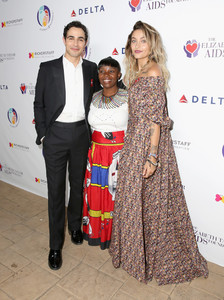 Paris+Jackson+mothers2mothers+Elizabeth+Taylor+R6RFEoEQK8ex.jpg