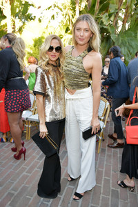 Maria+Sharapova+CFDA+Vogue+Fashion+Fund+Show+E3naf-nGuIAx.jpg