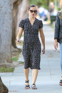 Jennifer+Garner+out+and+about+8sbTgj6gBe-x.jpg