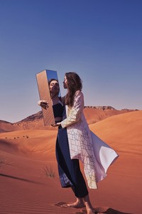 Angelika Banach_Harper’s Bazaar Art Arabia avr 2015i.jpg