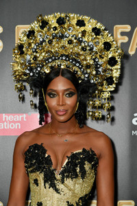 Naomi+Campbell+2017+amfAR+Fabulous+Fund+Fair+Lh112iUu04hx.jpg