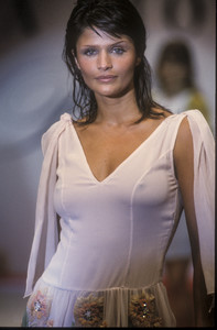 5_blumarine-ss-1994-6_html.thumb.JPEG.5d44c183654e6bc33c9b491db5803317.JPEG