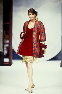 5_christian-dior-hc-fw-1992-6_html.thumb.JPEG.7509bedb87a0a60df0bcaa2dcc0458e5.JPEG