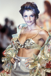 5_christian-dior-ss-1993-6_html.thumb.JPEG.50edbc0e972e0f1526bb937c2d8c3227.JPEG