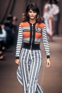 5_christian-lacroix-ss-1994-6_html.thumb.JPEG.4323c0a059dc18e4cf9cad3932bf3de7.JPEG