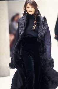 5_fendi-fw-1993-6_html.thumb.JPEG.76742613ceda92a949ff22527600c11d.JPEG