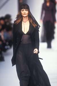 5_karl-lagerfeld-fw-1993-6_html.thumb.JPEG.6a8c78f8570094f44df5f8fb2663c5ad.JPEG