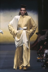 5_mugler-fw-1983-6_html.thumb.JPEG.97804b00afc25e11f6bbac4226b6159e.JPEG