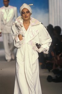 5_thierry-mugler-ss-1982-22_html.thumb.JPEG.fca92a40bdf25a6a08f872ef64593783.JPEG