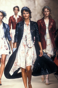 6_chloe-ss-1994-7_html.thumb.JPEG.14a2e244f17b57ce754b6ccd13fabf9a.JPEG