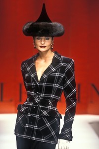 6_valentino-hc-fw-1993-7_html.thumb.JPEG.ef9e91b3ebb33ad2cbf9584b73f2b8ab.JPEG