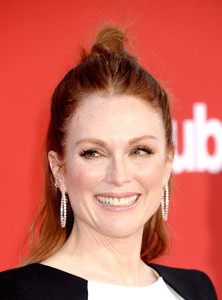 753678409_54828735_picturepub_juliannemoore_22oct2017_suburbicon_6_122_77lo.jpg