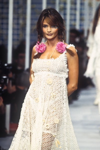 7_chloe-ss-1993-8_html.thumb.JPEG.f09516ec44b9891d7baa5ec27c816bce.JPEG