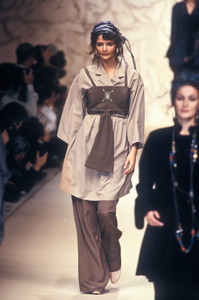 7_chloe-ss-1994-8_html.thumb.JPEG.4ce1fbf6a482222a0d96e0aa7c35236f.JPEG