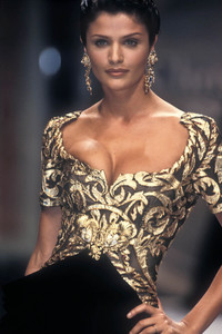 7_christian-dior-hc-fw-1993-8_html.thumb.JPEG.9f32993307dfab0bd97d5561701364d0.JPEG
