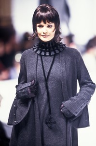 7_claude-montana-fw-1993-8_html.thumb.JPEG.1adfc39458b37286a5aeb8c329b8709e.JPEG