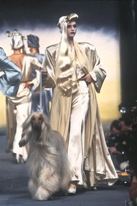 7_mugler-fw-1983-8_html.thumb.JPEG.40dd782781fbbf4db176975a89cac097.JPEG