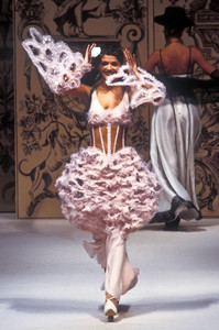 8_chanel-hc-ss-1993-9_html.thumb.JPEG.da6ddcbca68fea77ee197347b93418ab.JPEG