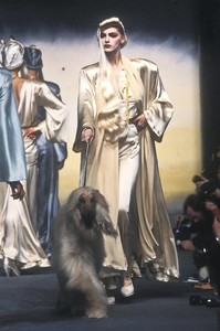 8_mugler-fw-1983-9_html.thumb.JPEG.ed81015db231155a0746664660a7f517.JPEG